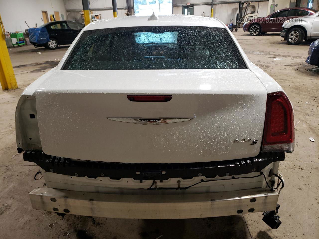 2019 Chrysler 300 S White vin: 2C3CCABGXKH555450