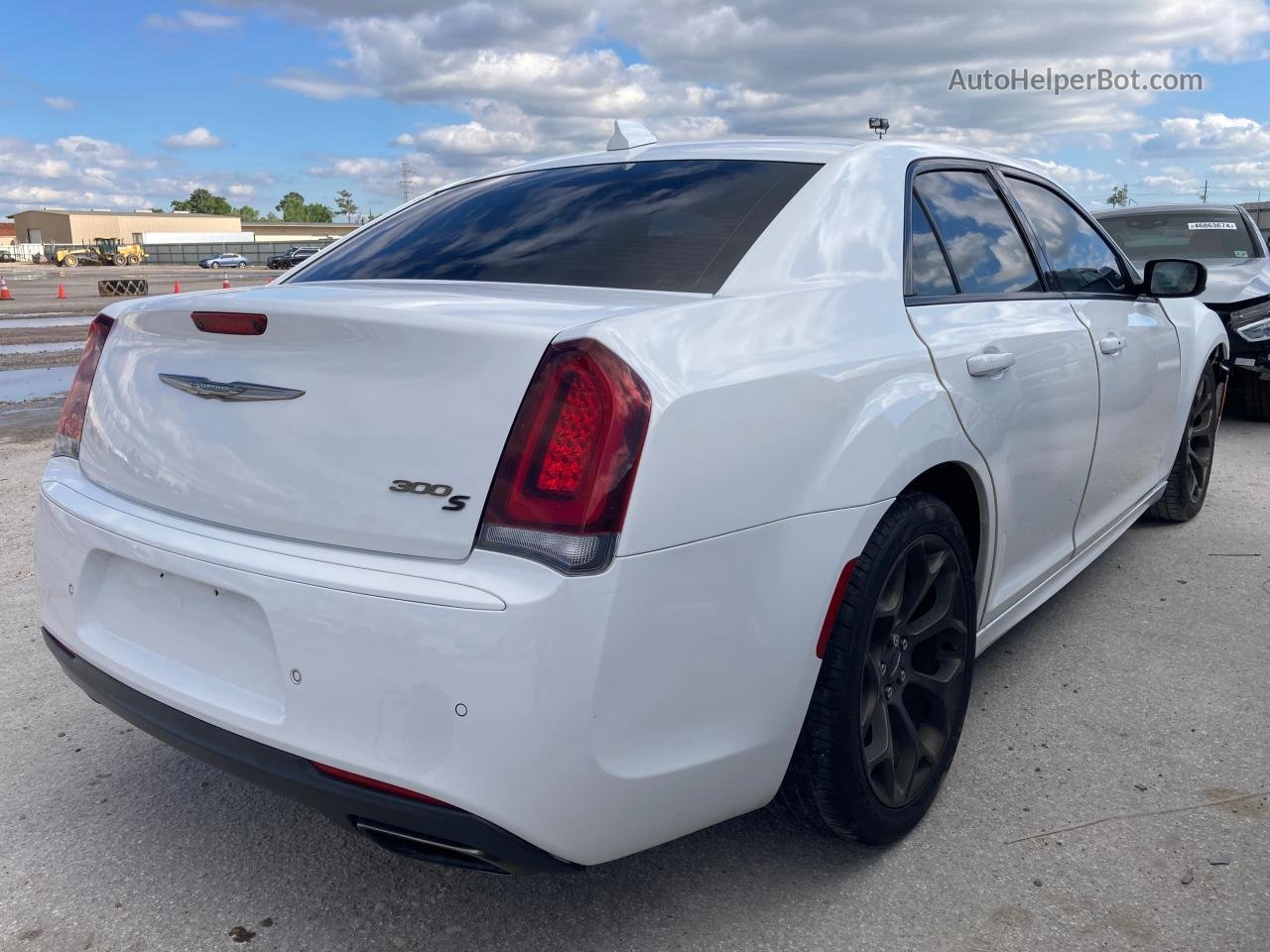 2019 Chrysler 300 S White vin: 2C3CCABGXKH564844