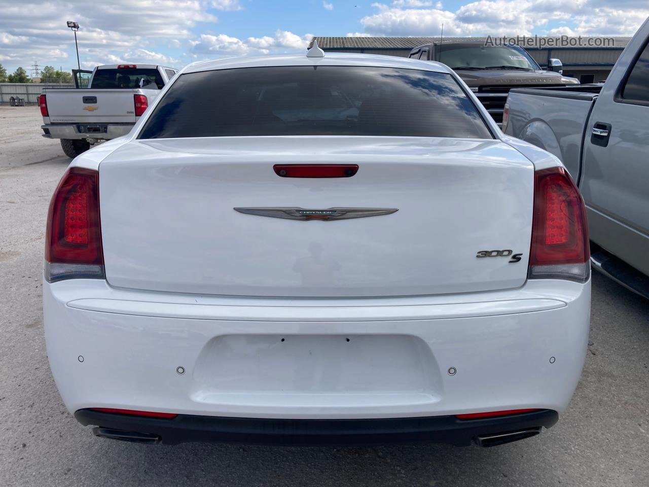 2019 Chrysler 300 S White vin: 2C3CCABGXKH564844