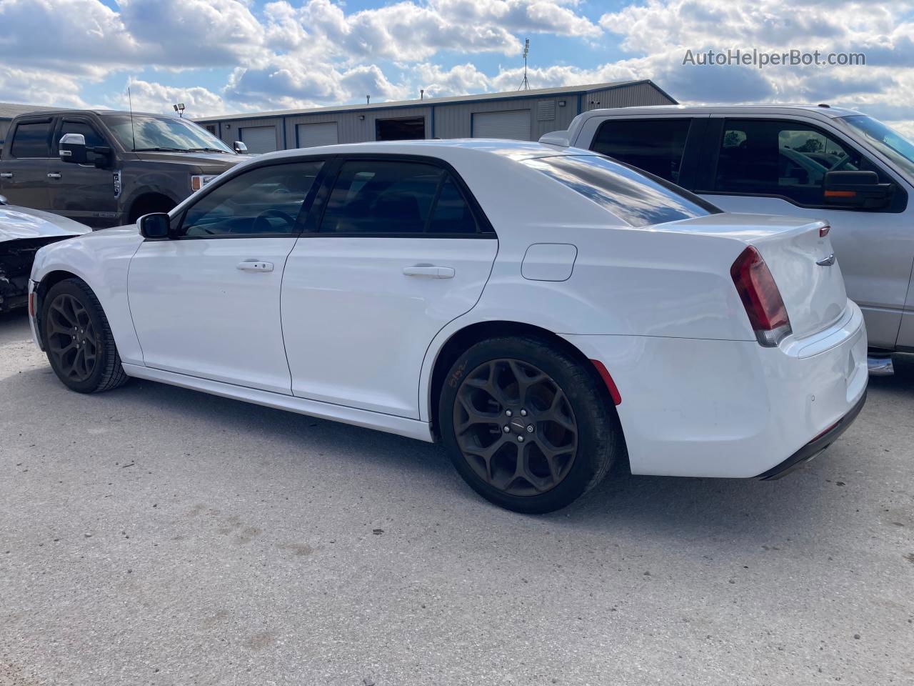 2019 Chrysler 300 S White vin: 2C3CCABGXKH564844