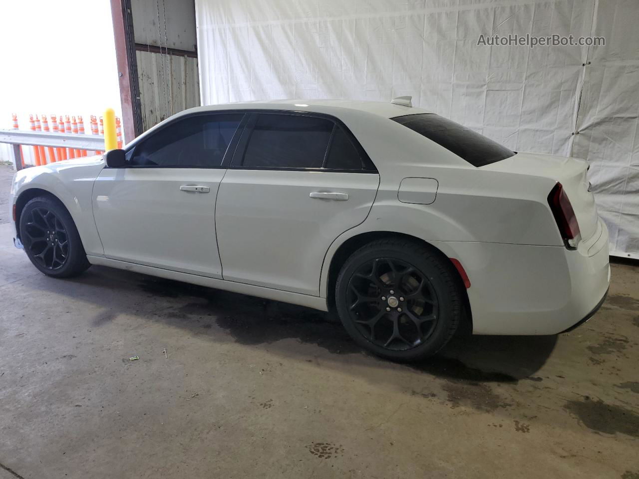 2019 Chrysler 300 S White vin: 2C3CCABGXKH585421