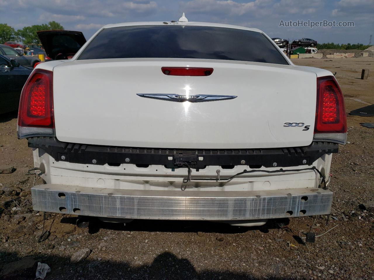 2019 Chrysler 300 S White vin: 2C3CCABGXKH697491