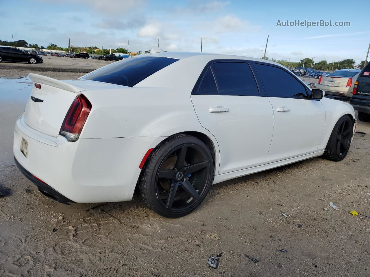 2016 Chrysler 300 S White vin: 2C3CCABT6GH117917