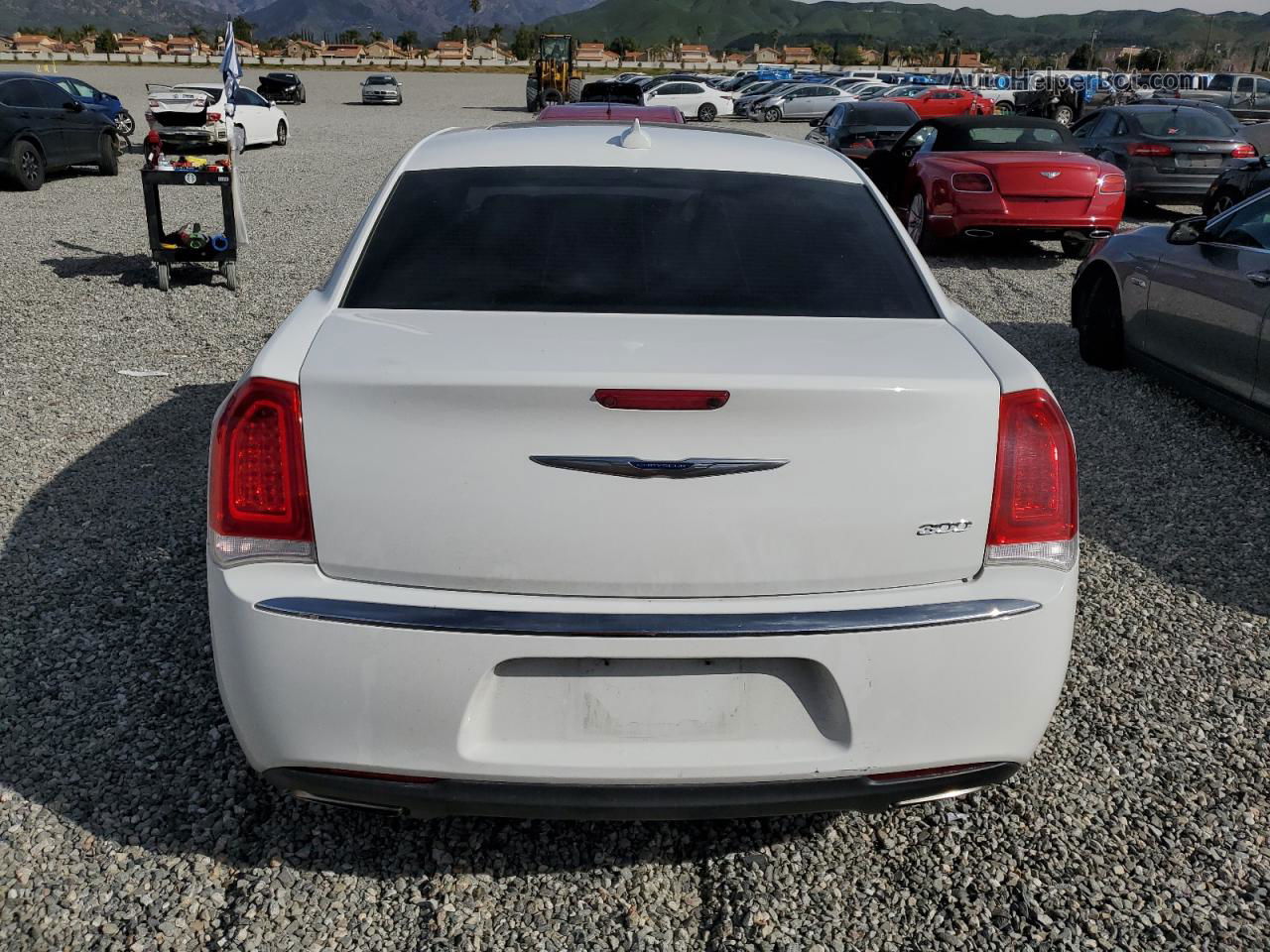 2019 Chrysler 300 Limited White vin: 2C3CCAEG0KH609690