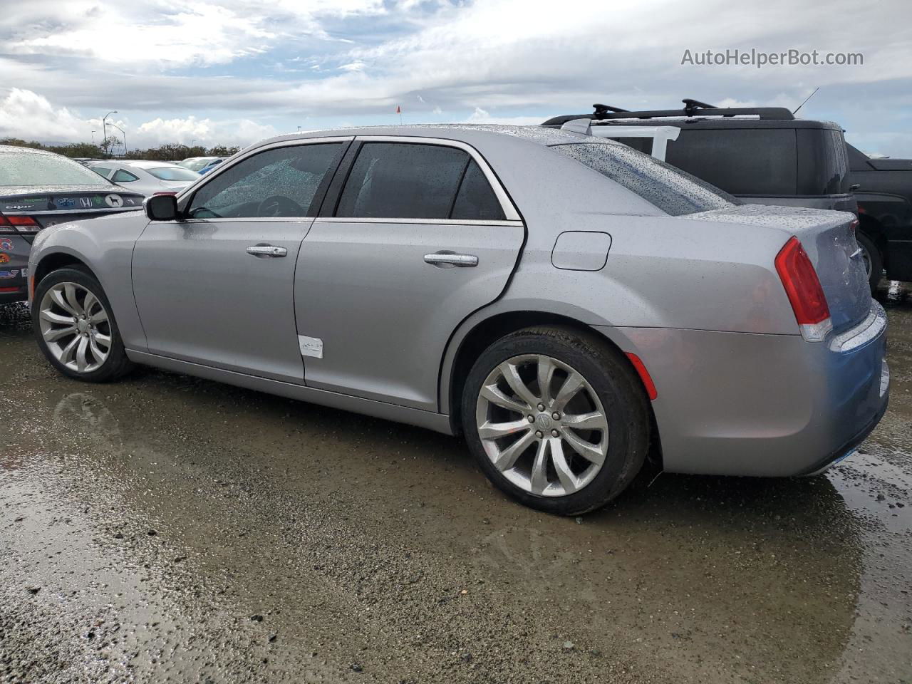 2017 Chrysler 300c  Серебряный vin: 2C3CCAEG1HH570195