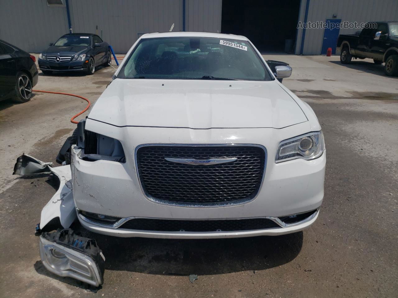 2017 Chrysler 300c  White vin: 2C3CCAEG1HH667882