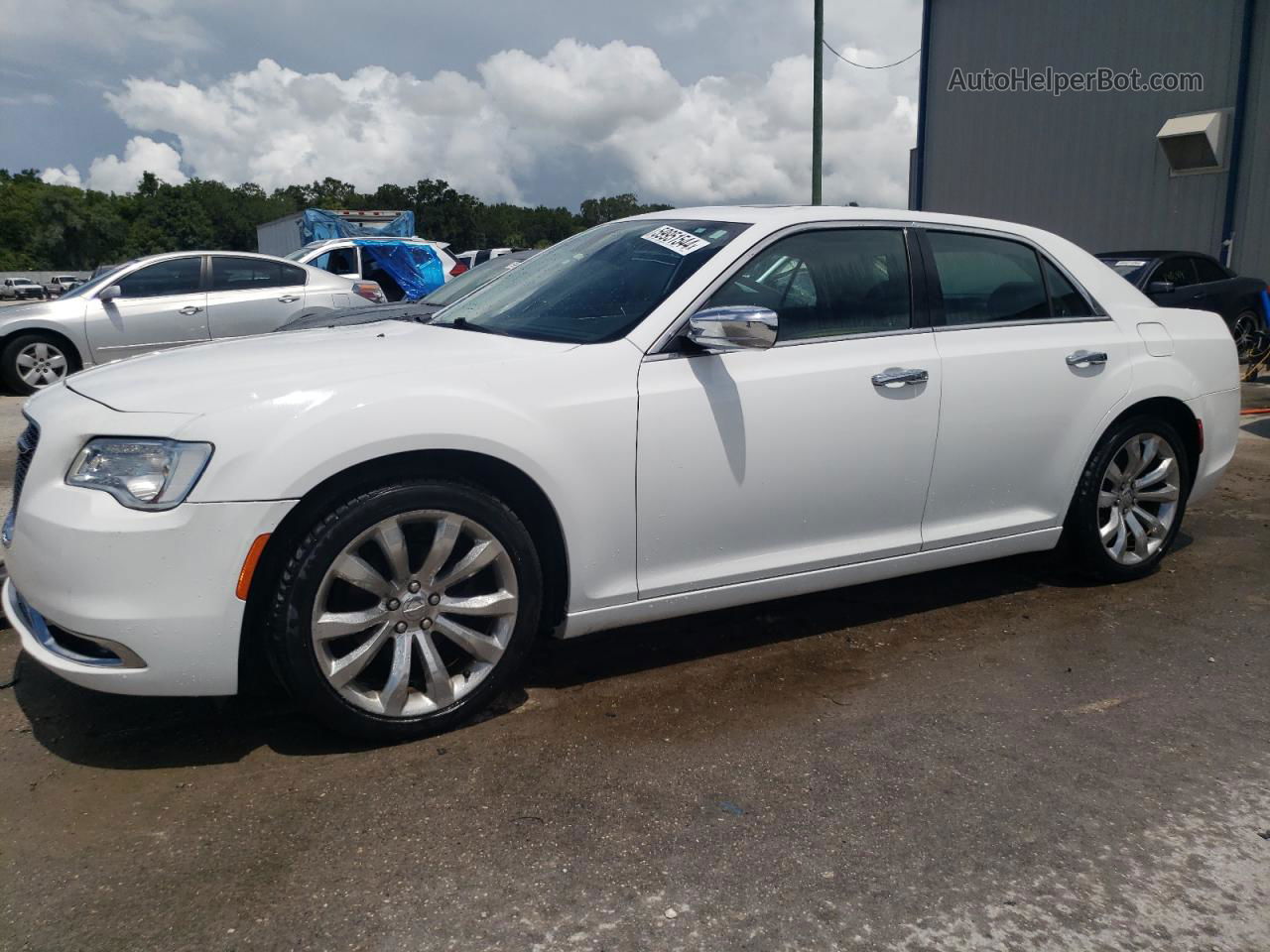 2017 Chrysler 300c  White vin: 2C3CCAEG1HH667882