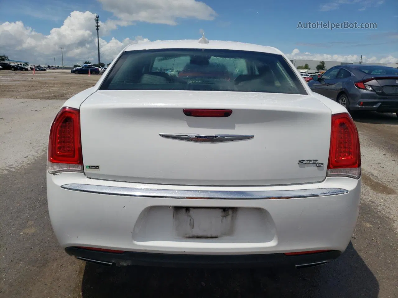 2017 Chrysler 300c  White vin: 2C3CCAEG1HH667882