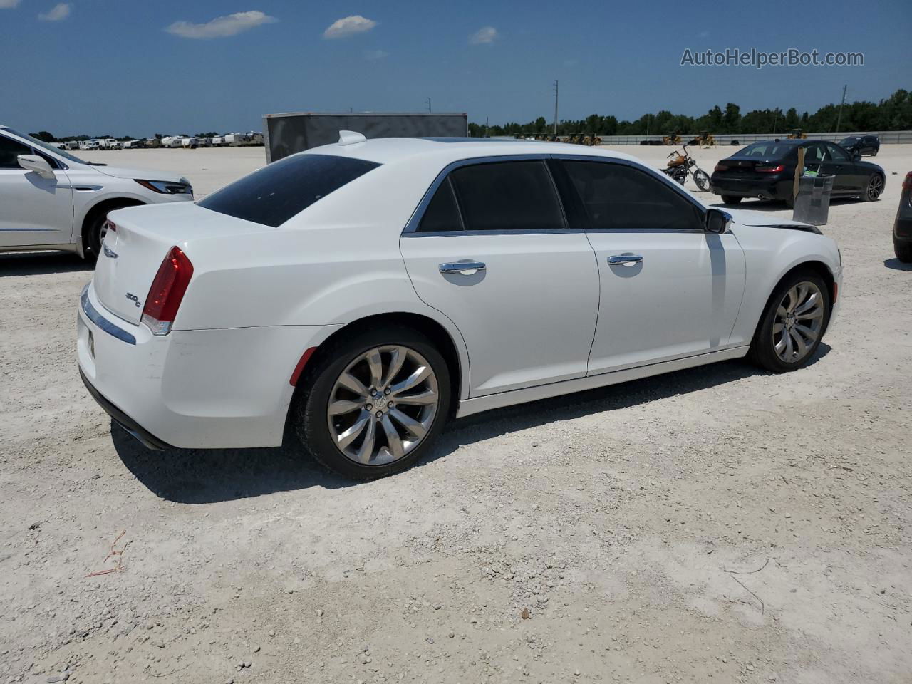 2017 Chrysler 300c  Белый vin: 2C3CCAEG6HH667909