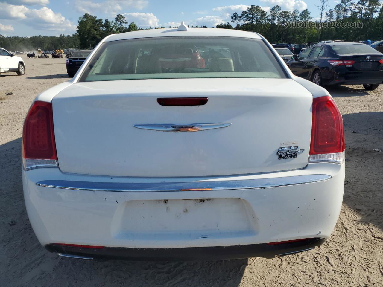 2016 Chrysler 300c  White vin: 2C3CCAEG7GH190390