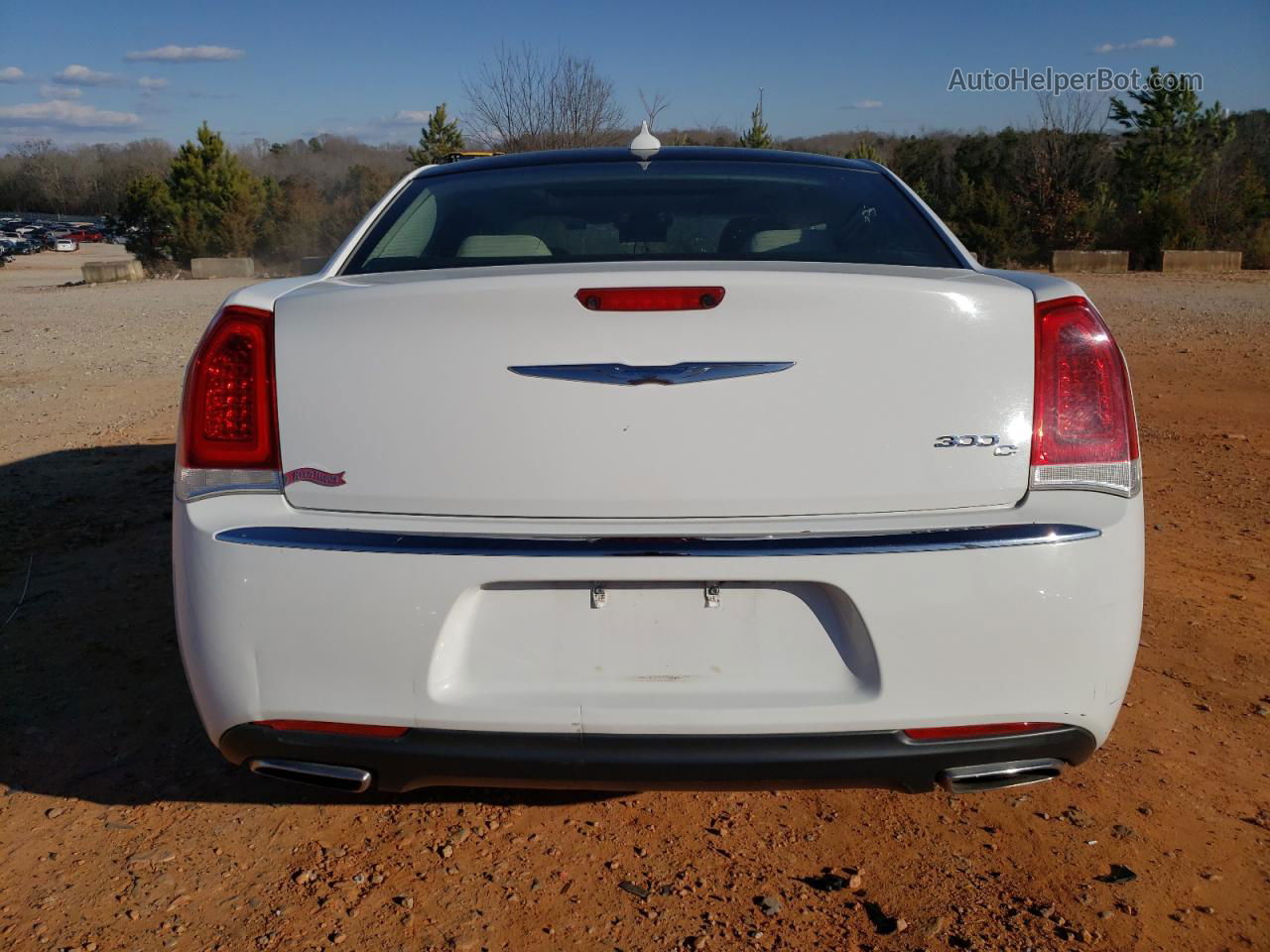 2017 Chrysler 300c  White vin: 2C3CCAEG8HH565172