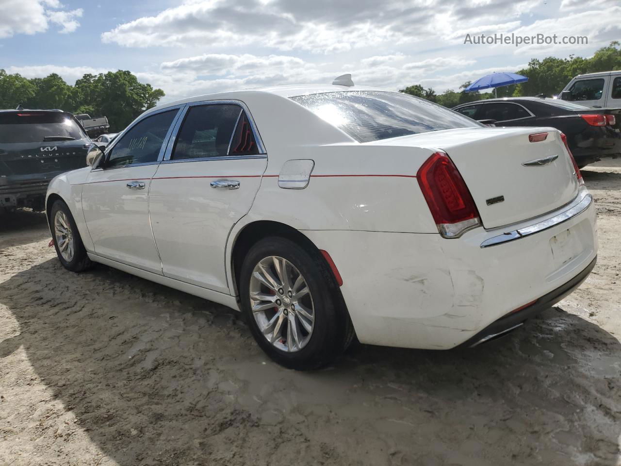 2017 Chrysler 300c  White vin: 2C3CCAEG9HH564483