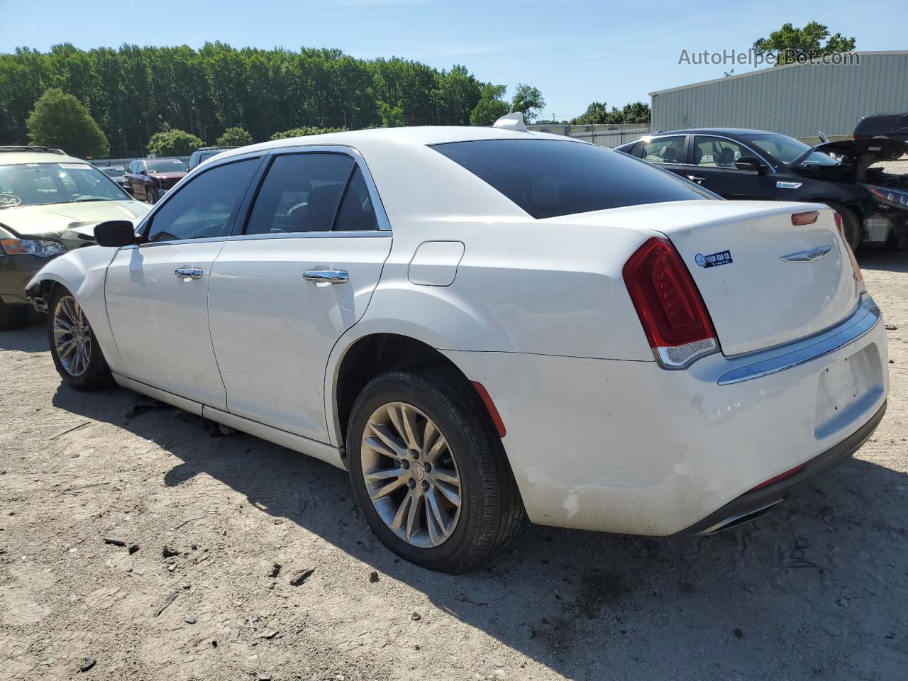 2017 Chrysler 300c  White vin: 2C3CCAET3HH668111