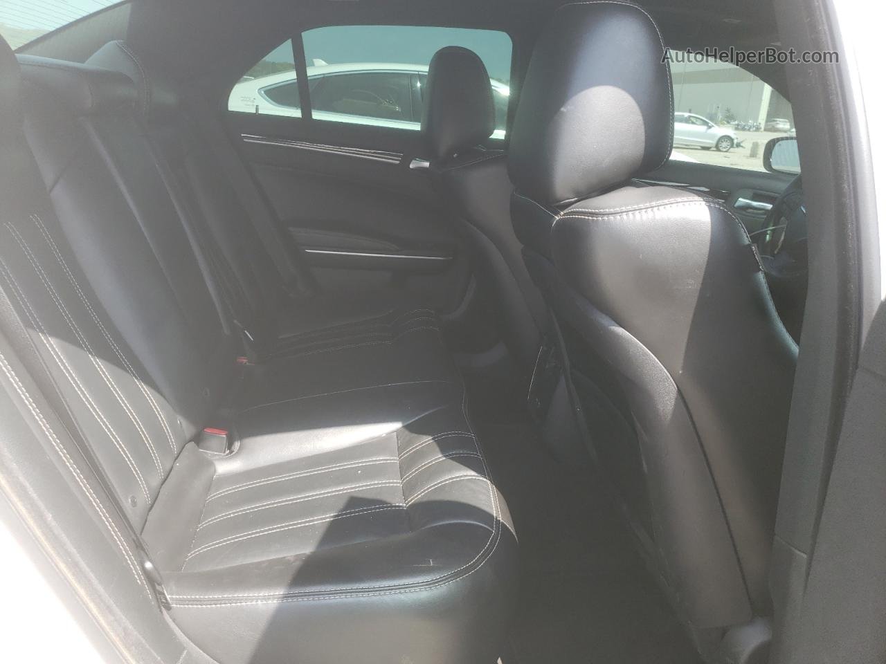 2019 Chrysler 300 S Белый vin: 2C3CCAGG2KH524184