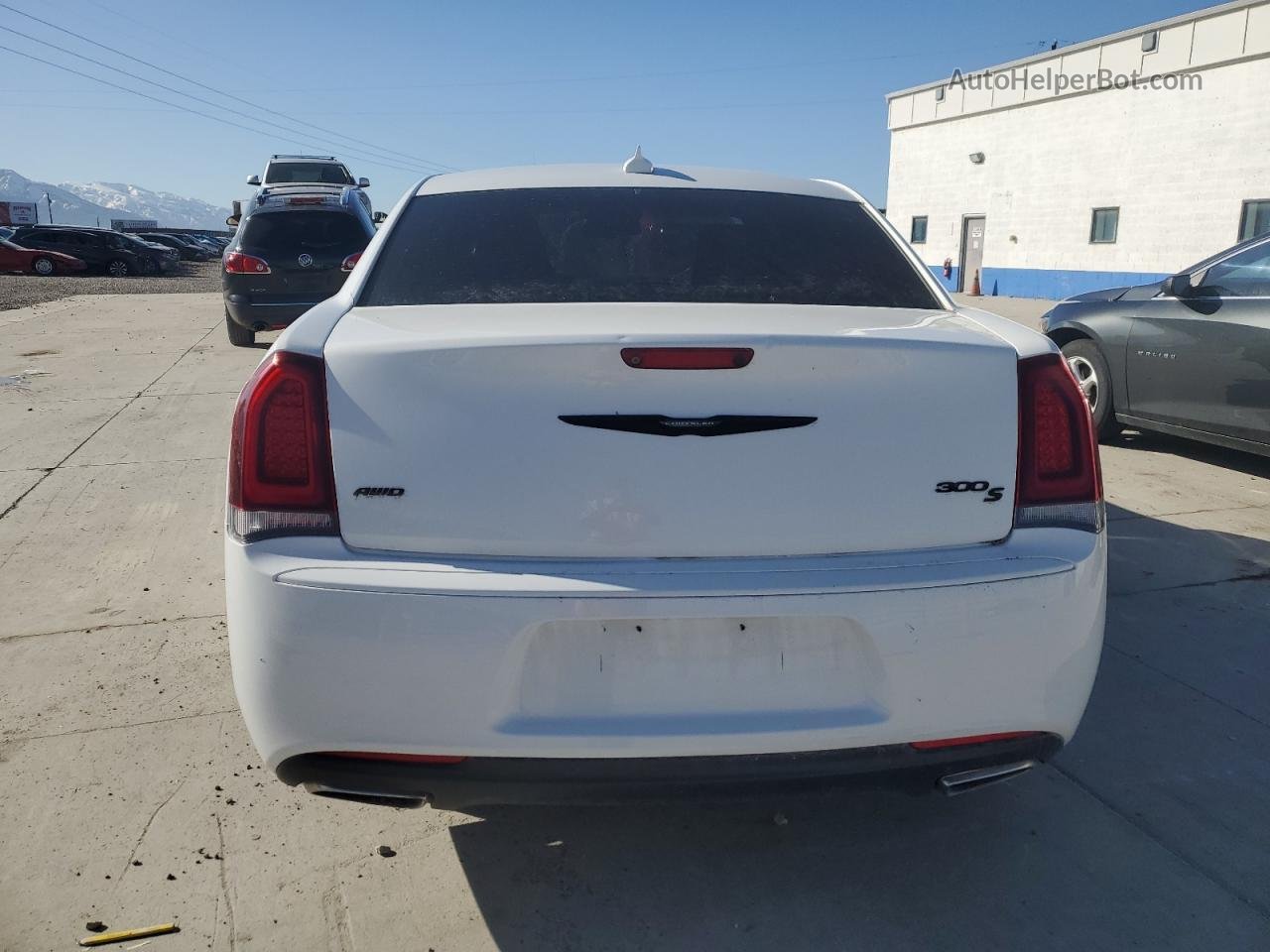 2019 Chrysler 300 S White vin: 2C3CCAGG5KH569362