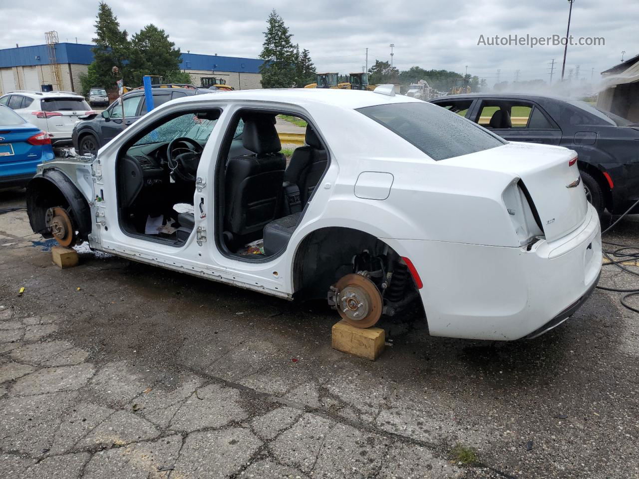 2017 Chrysler 300 S White vin: 2C3CCAGGXHH597277