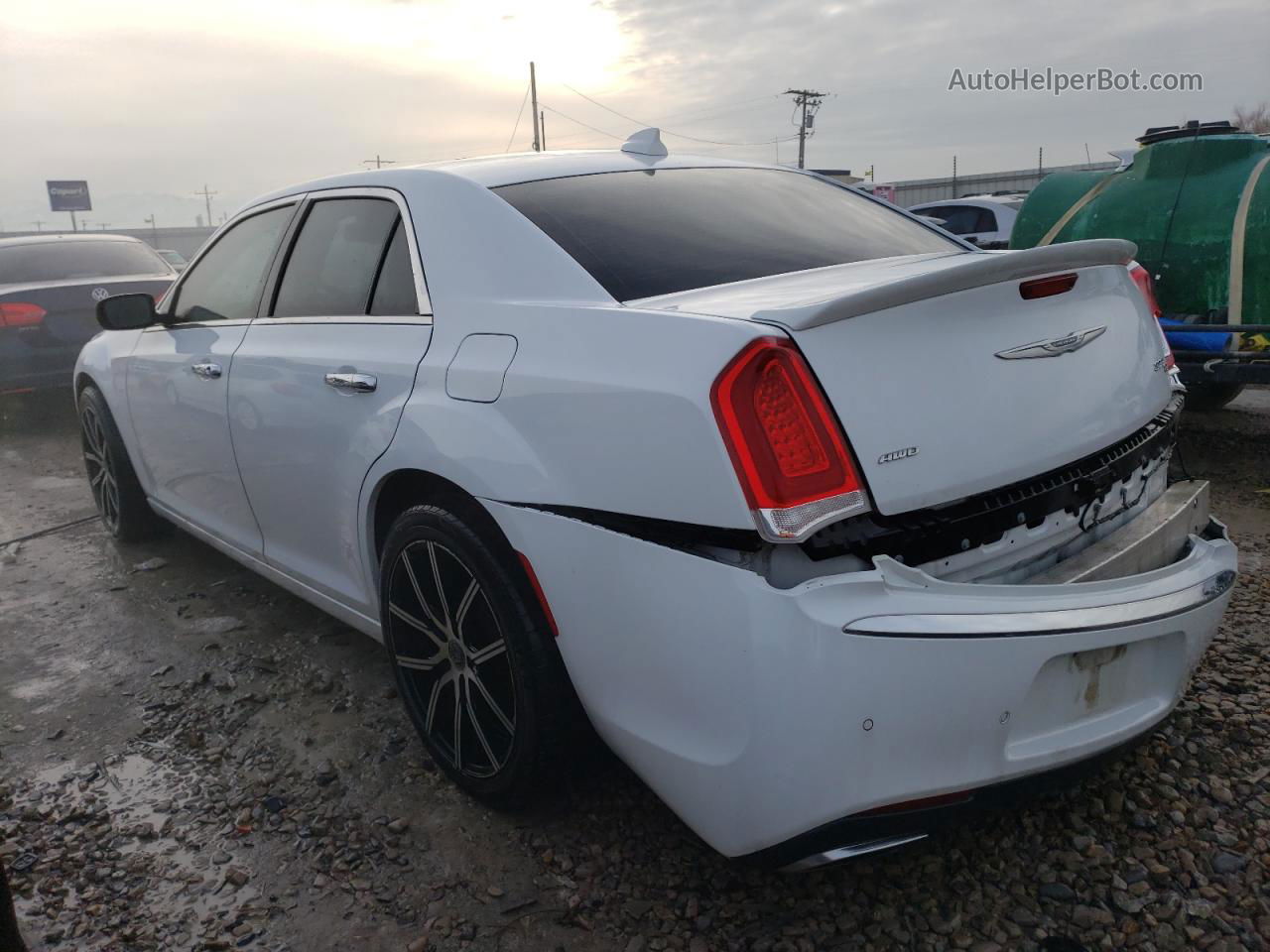 2017 Chrysler 300c  White vin: 2C3CCAKG0HH586117