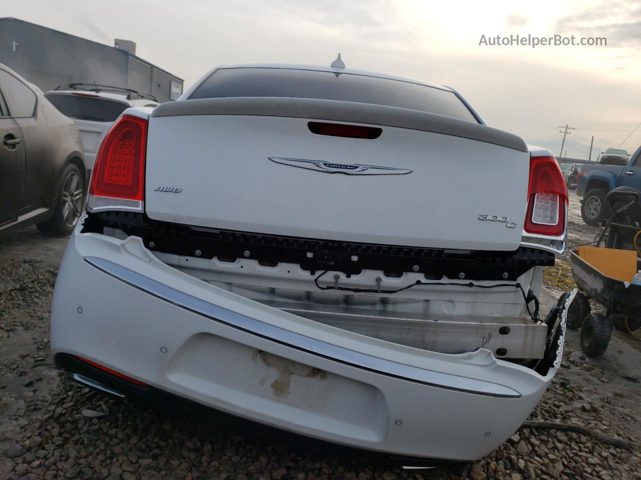 2017 Chrysler 300c  White vin: 2C3CCAKG0HH586117