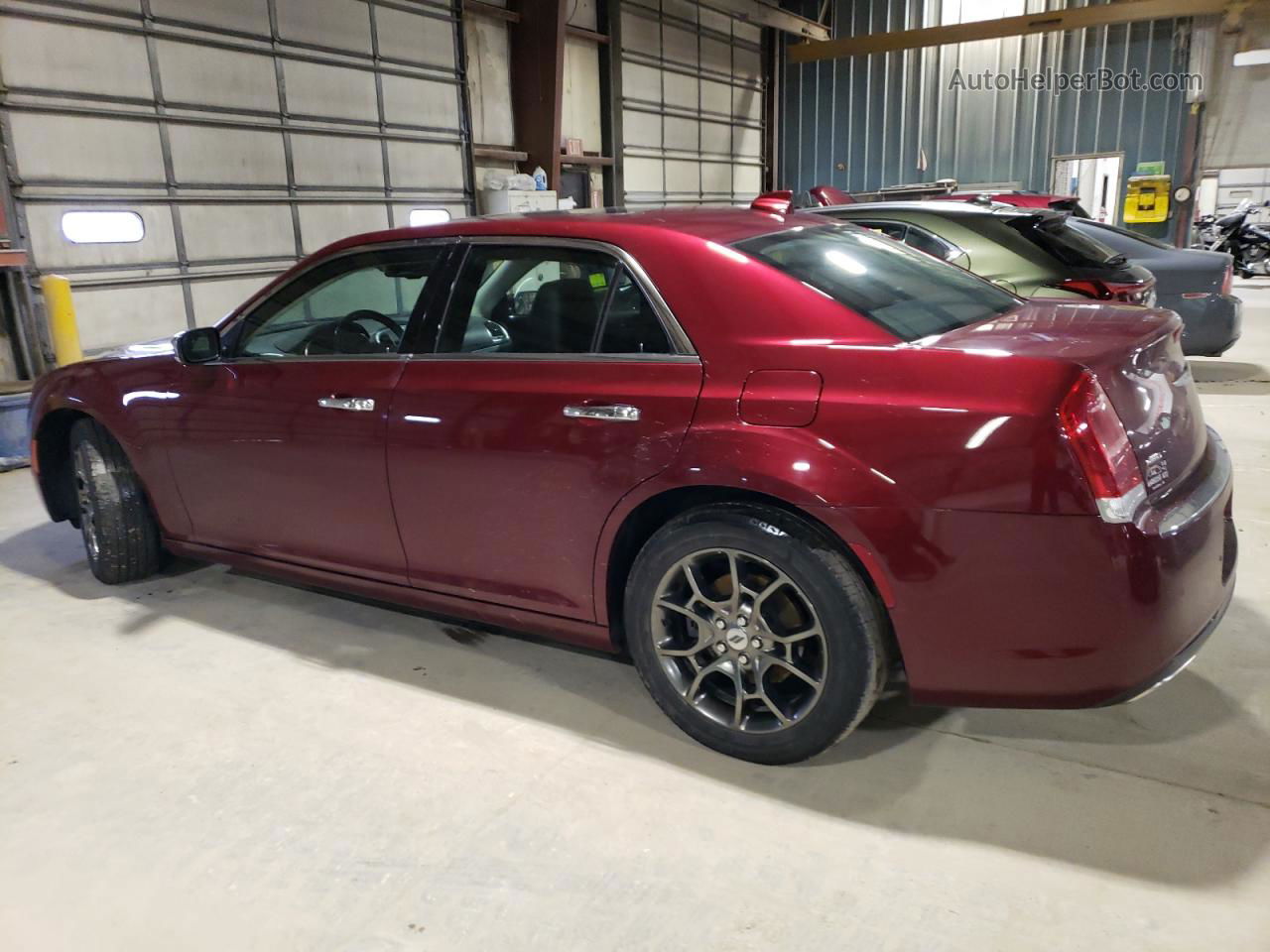 2019 Chrysler 300 Limited Red vin: 2C3CCAKG1KH706322