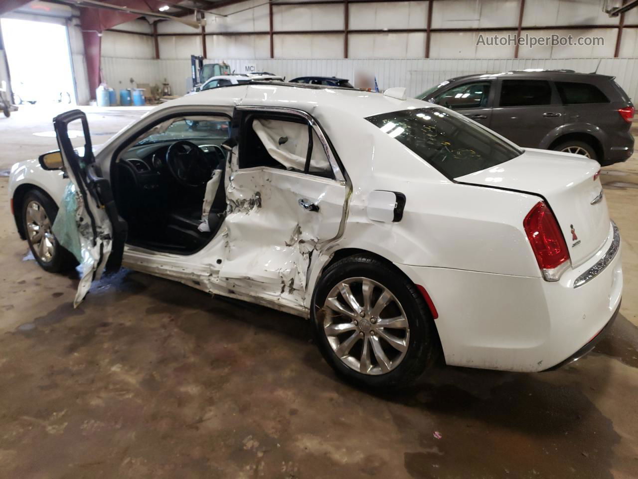 2017 Chrysler 300c  White vin: 2C3CCAKG7HH586874