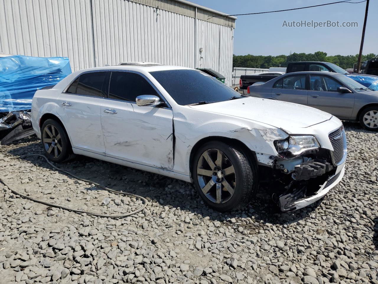 2017 Chrysler 300c  White vin: 2C3CCAKG9HH571566