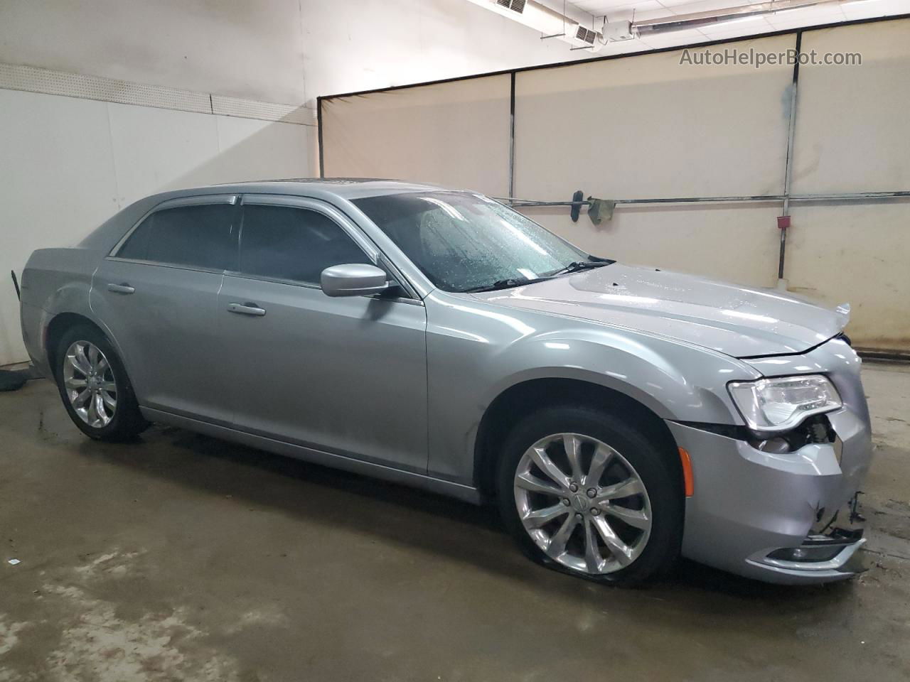 2017 Chrysler 300 Limited Silver vin: 2C3CCARG5HH582540