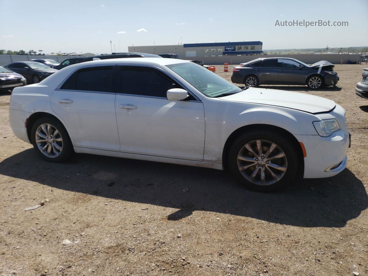 2016 Chrysler 300 Limited Белый vin: 2C3CCARGXGH128783