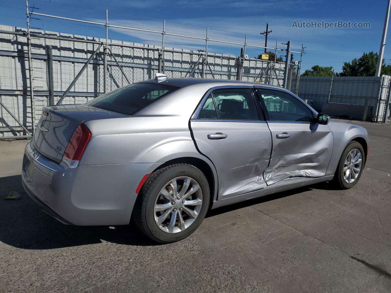 2016 Chrysler 300 Limited Silver vin: 2C3CCARGXGH287951