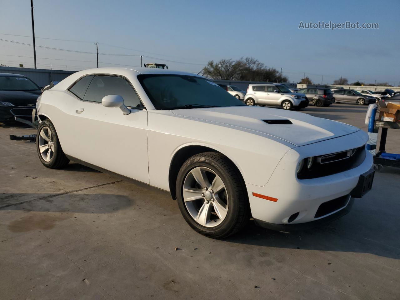 2018 Dodge Challenger Sxt White vin: 2C3CDZAG2JH270222