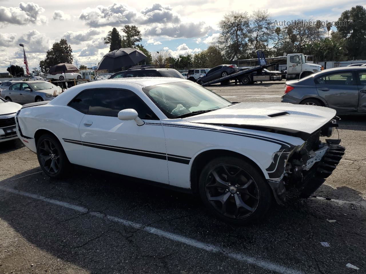 2017 Dodge Challenger Sxt White vin: 2C3CDZAG3HH629376