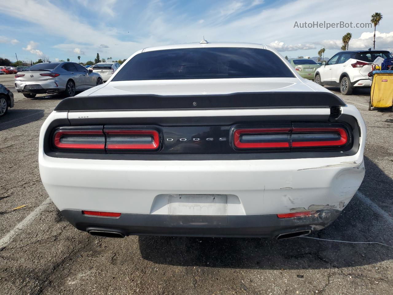 2017 Dodge Challenger Sxt White vin: 2C3CDZAG3HH629376