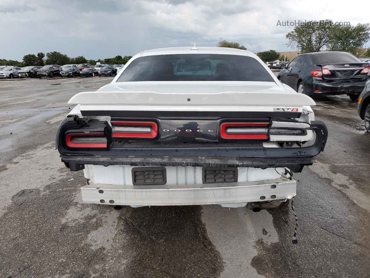 2018 Dodge Challenger Sxt White vin: 2C3CDZAG6JH233027