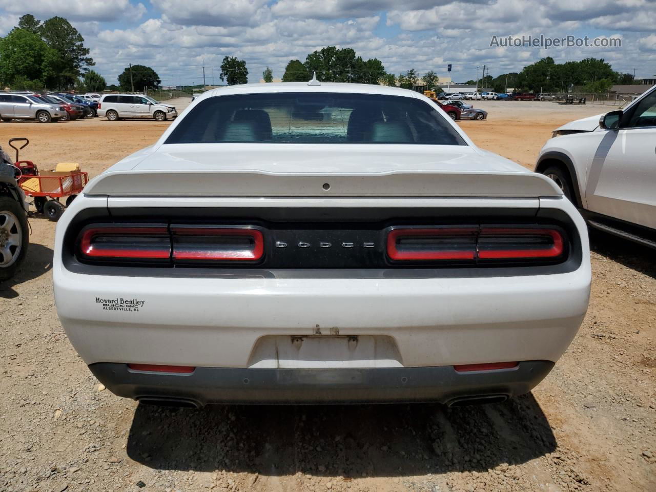 2018 Dodge Challenger Sxt White vin: 2C3CDZAG8JH258253