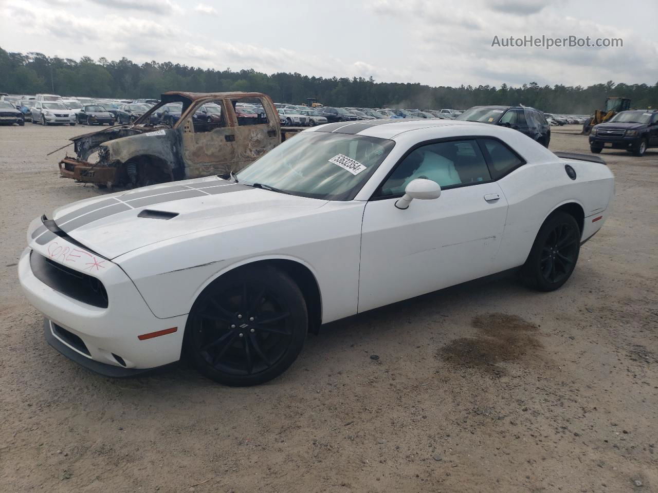 2017 Dodge Challenger Sxt White vin: 2C3CDZAGXHH601347