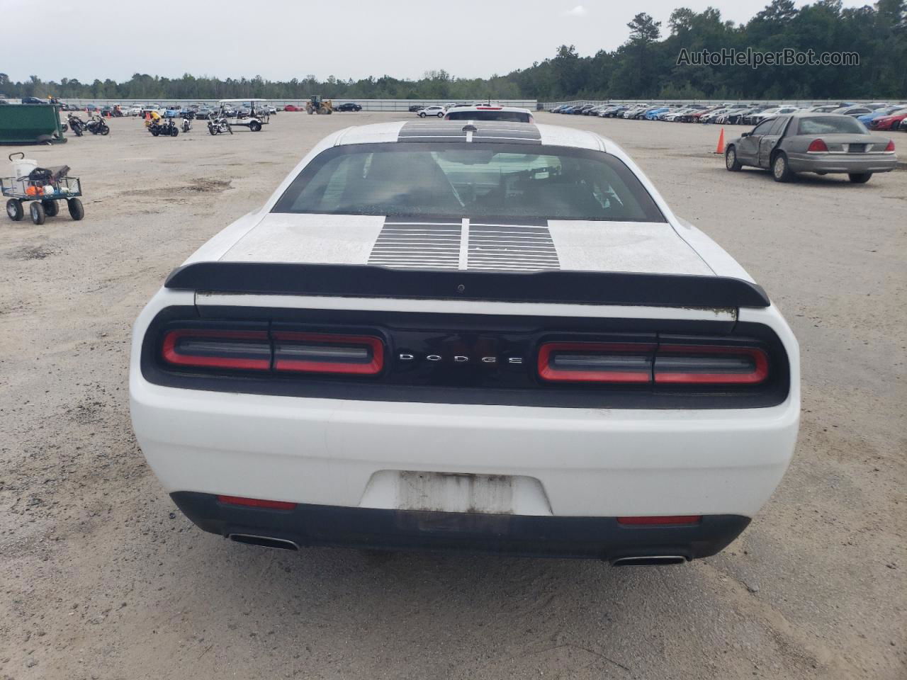 2017 Dodge Challenger Sxt White vin: 2C3CDZAGXHH601347