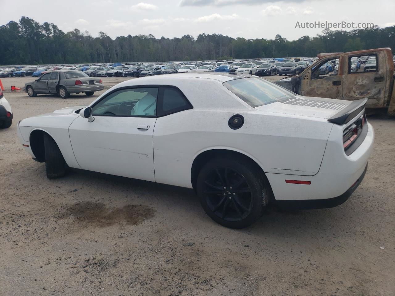 2017 Dodge Challenger Sxt White vin: 2C3CDZAGXHH601347