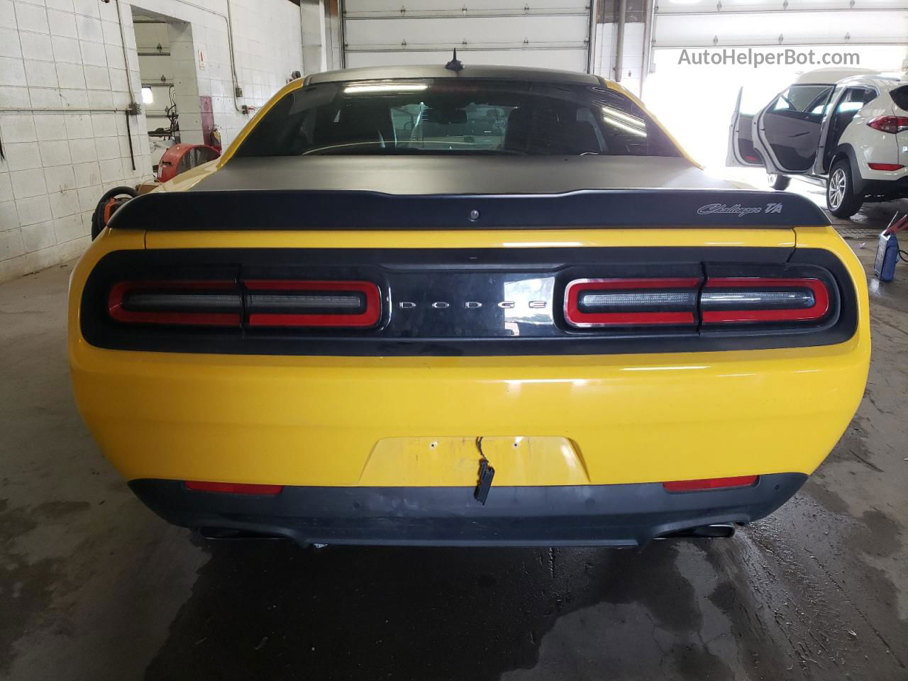 2018 Dodge Challenger R/t Yellow vin: 2C3CDZBT1JH143232