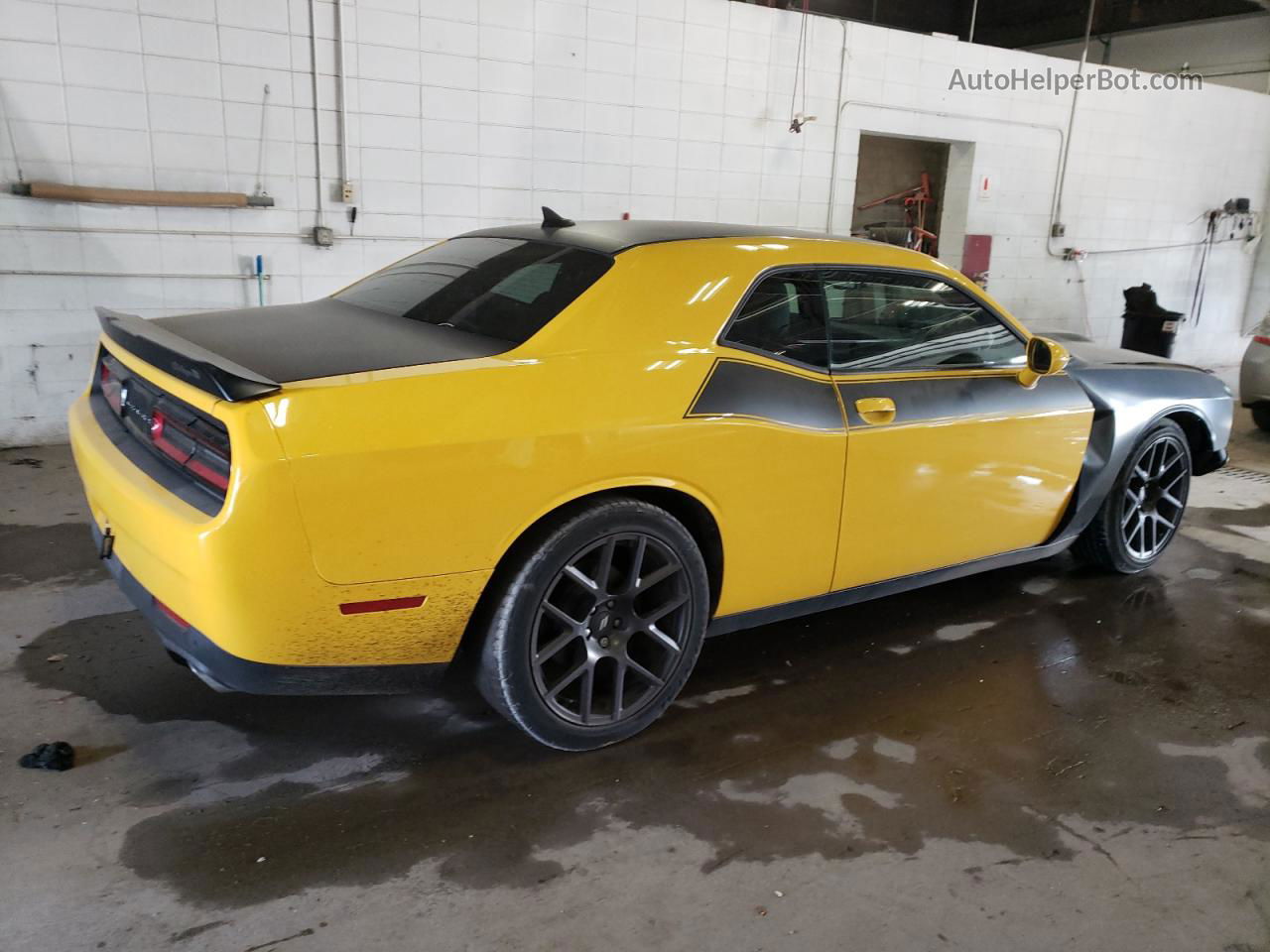 2018 Dodge Challenger R/t Желтый vin: 2C3CDZBT1JH143232