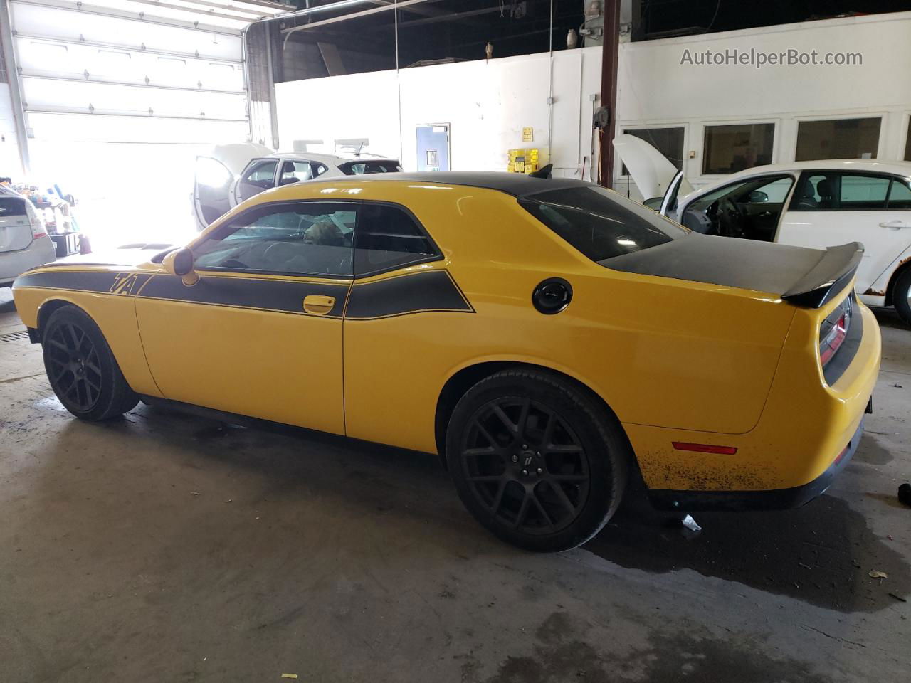 2018 Dodge Challenger R/t Желтый vin: 2C3CDZBT1JH143232