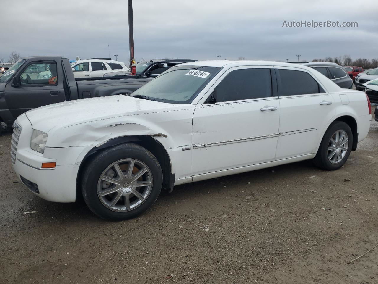 2010 Chrysler 300 Touring White vin: 2C3CK5CV0AH331206