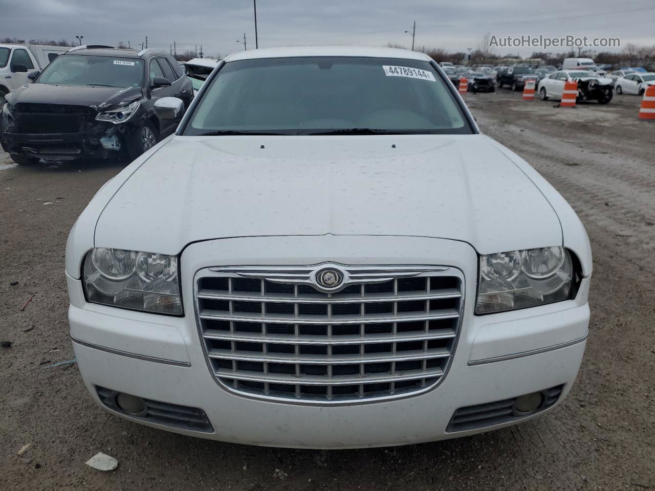 2010 Chrysler 300 Touring White vin: 2C3CK5CV0AH331206