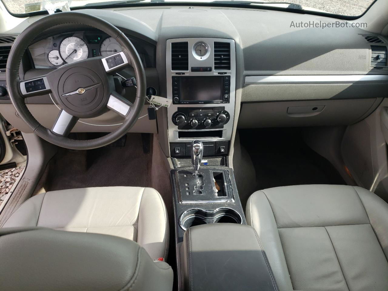 2010 Chrysler 300 Touring Белый vin: 2C3CK5CV5AH331301