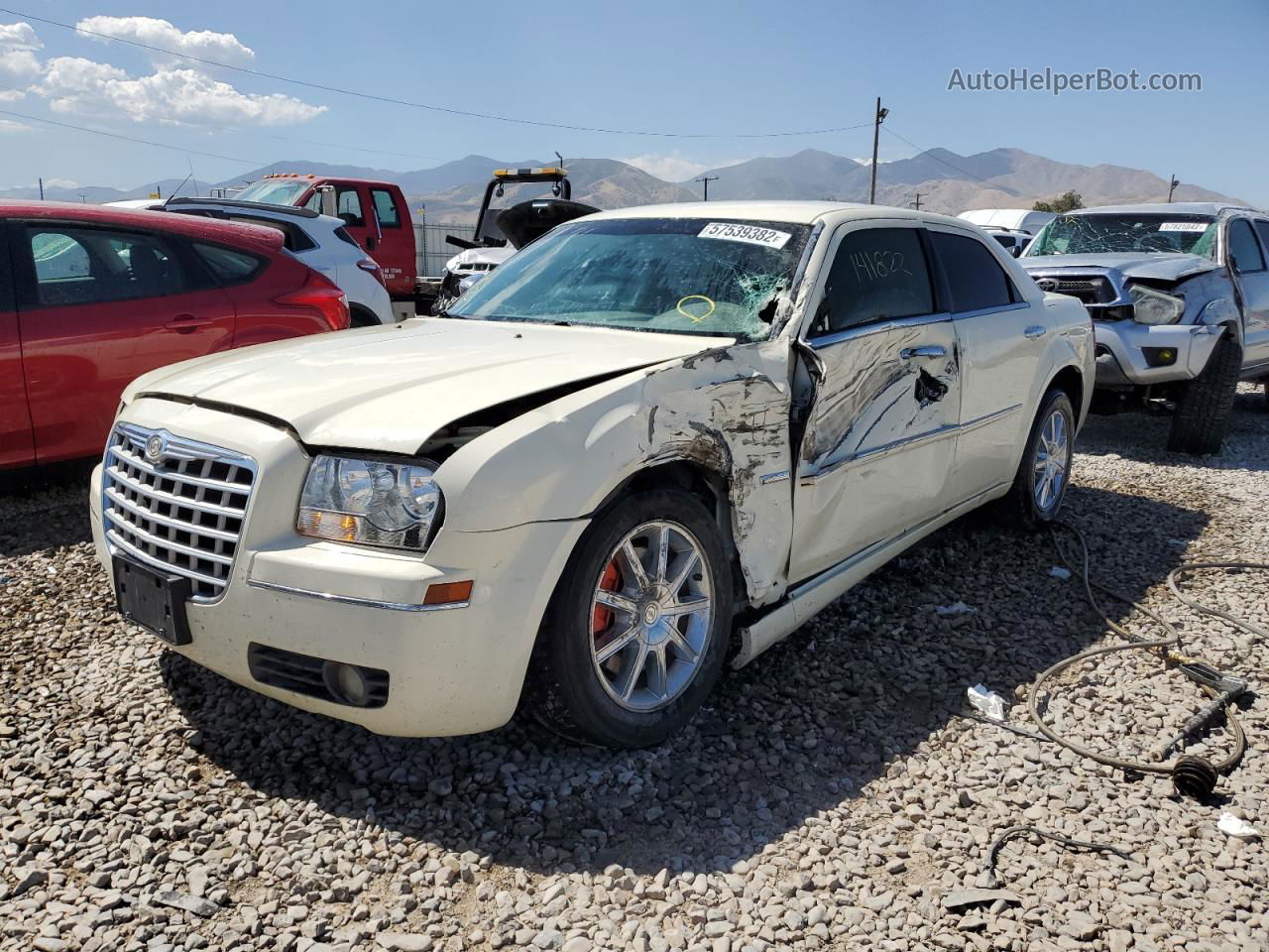 2010 Chrysler 300 Touring Белый vin: 2C3CK5CV6AH223916