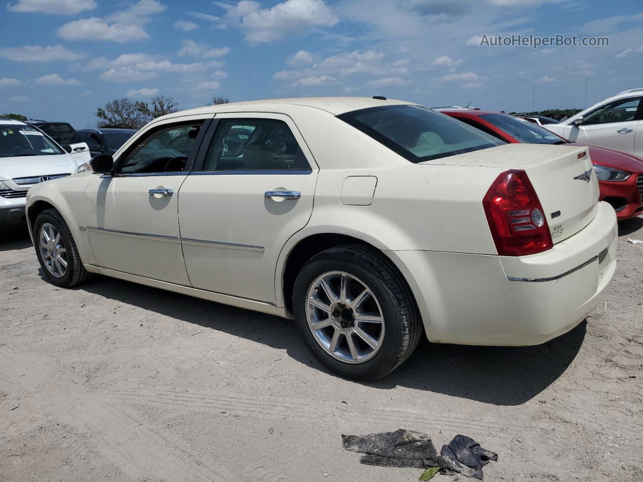 2010 Chrysler 300 Touring Cream vin: 2C3CK5CV7AH272266