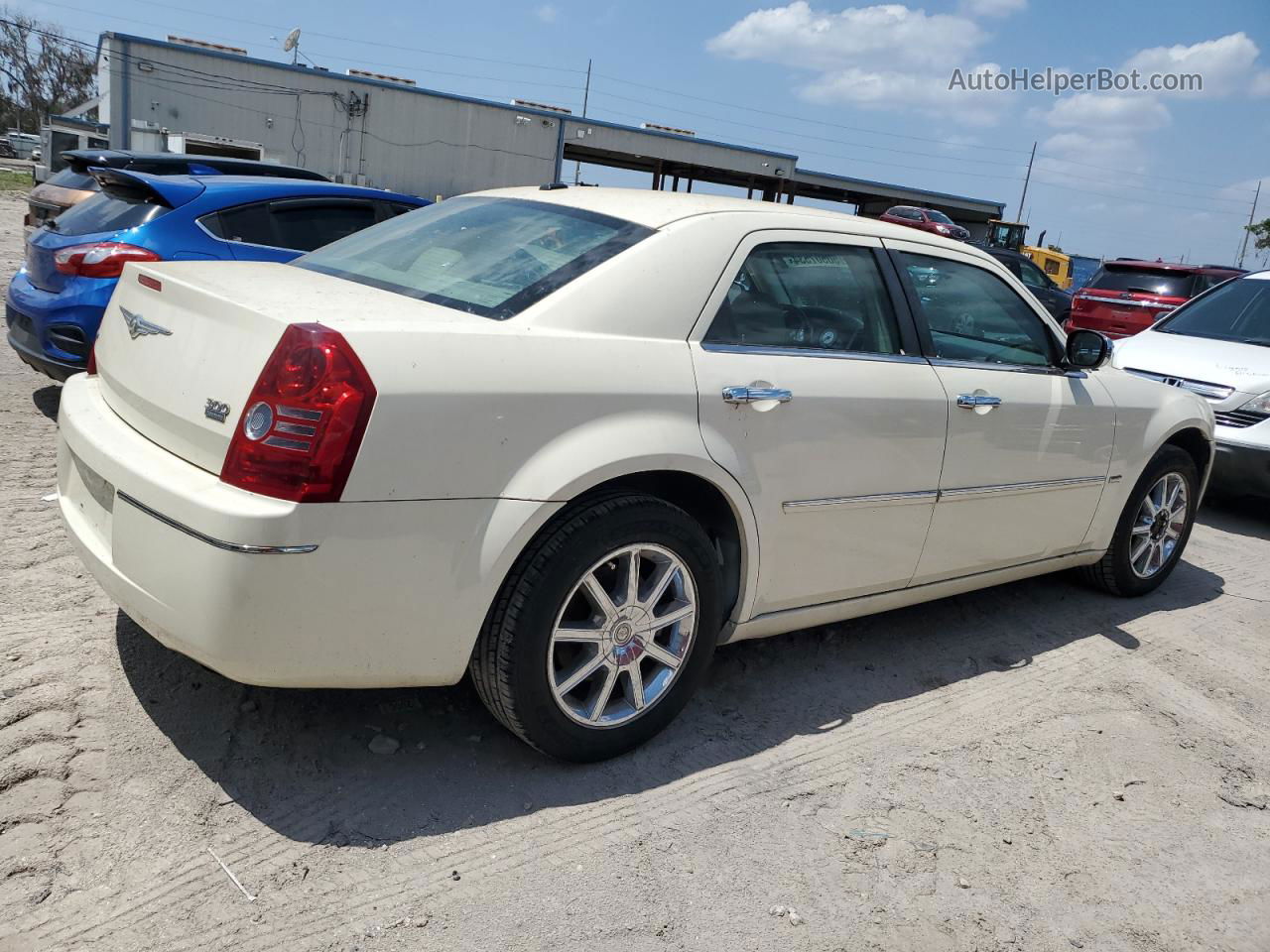 2010 Chrysler 300 Touring Cream vin: 2C3CK5CV7AH272266