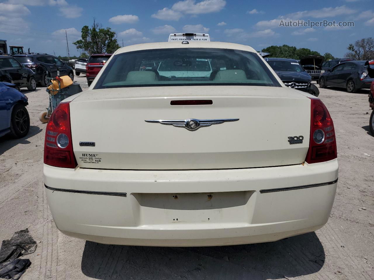 2010 Chrysler 300 Touring Cream vin: 2C3CK5CV7AH272266