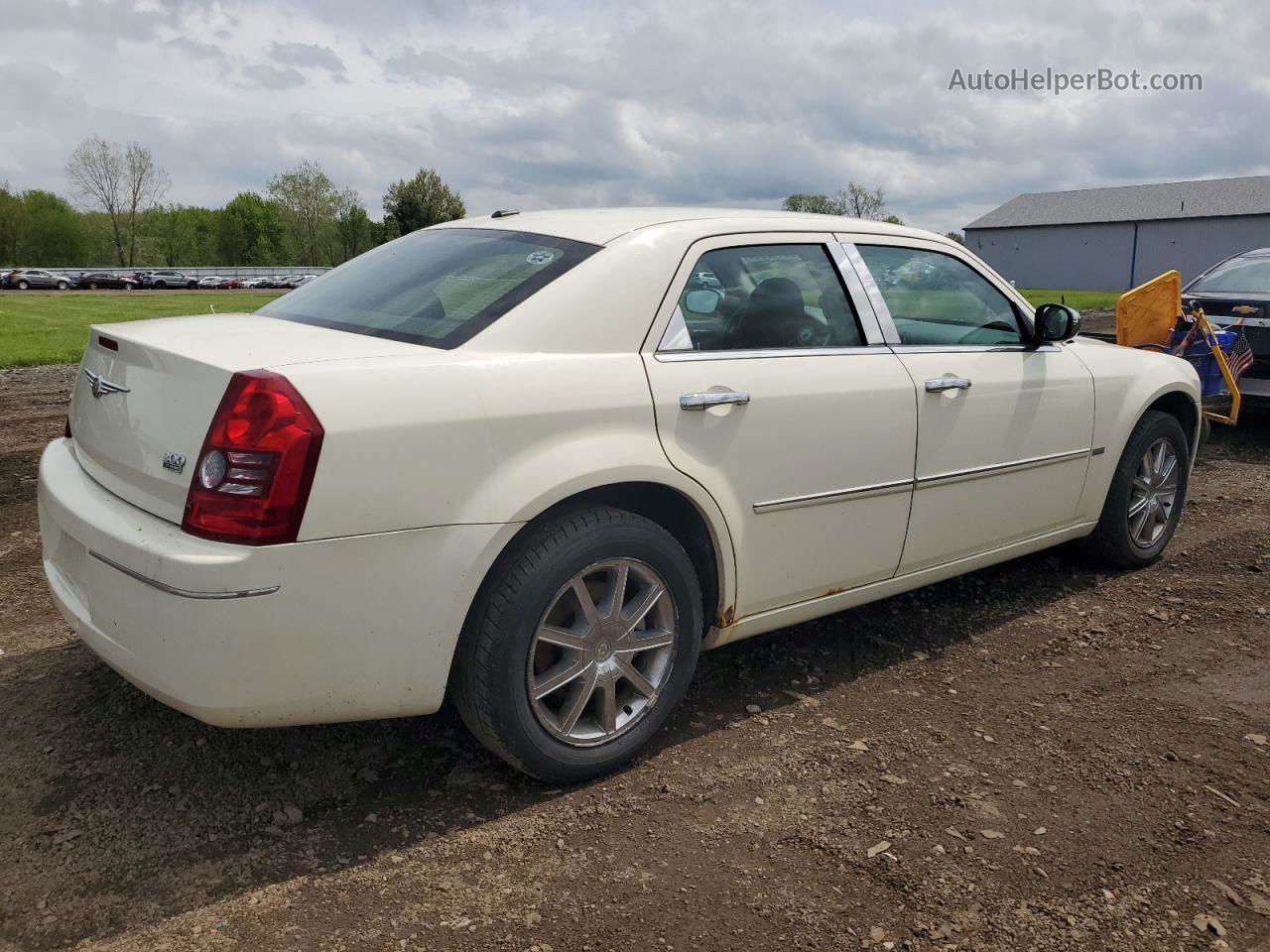 2010 Chrysler 300 Touring Beige vin: 2C3CK5CV8AH129326