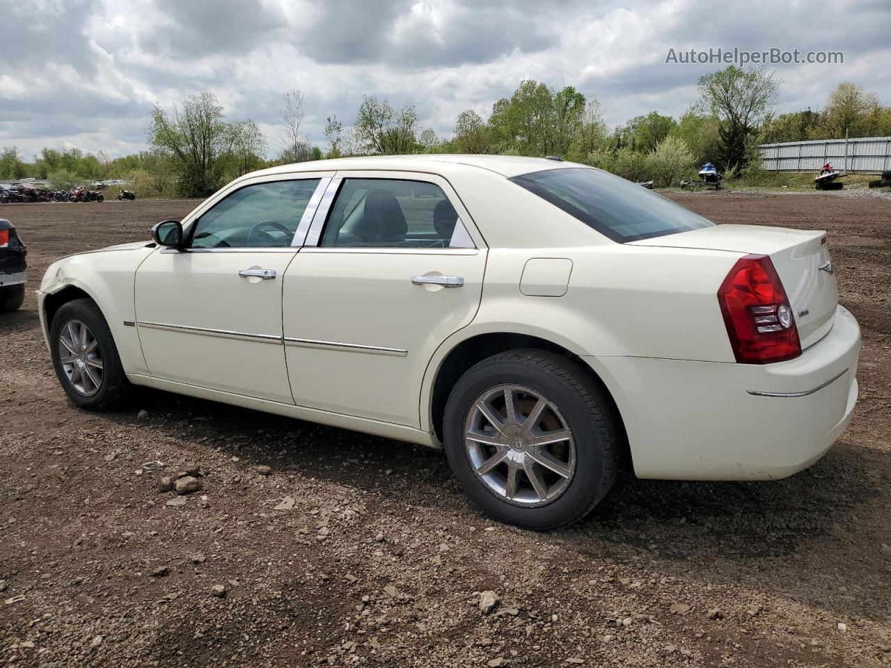 2010 Chrysler 300 Touring Бежевый vin: 2C3CK5CV8AH129326