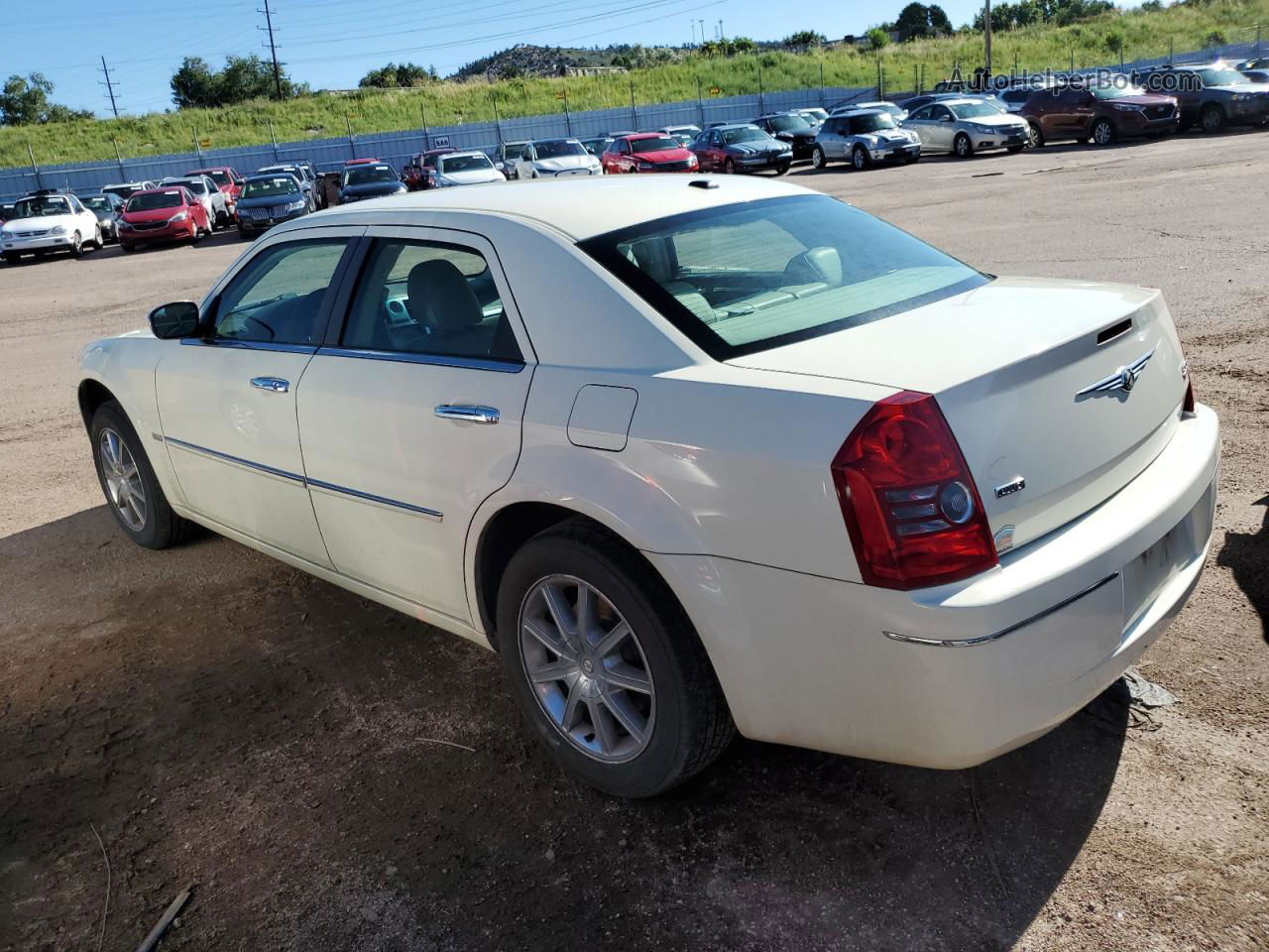 2010 Chrysler 300 Touring Cream vin: 2C3CK5CVXAH118537