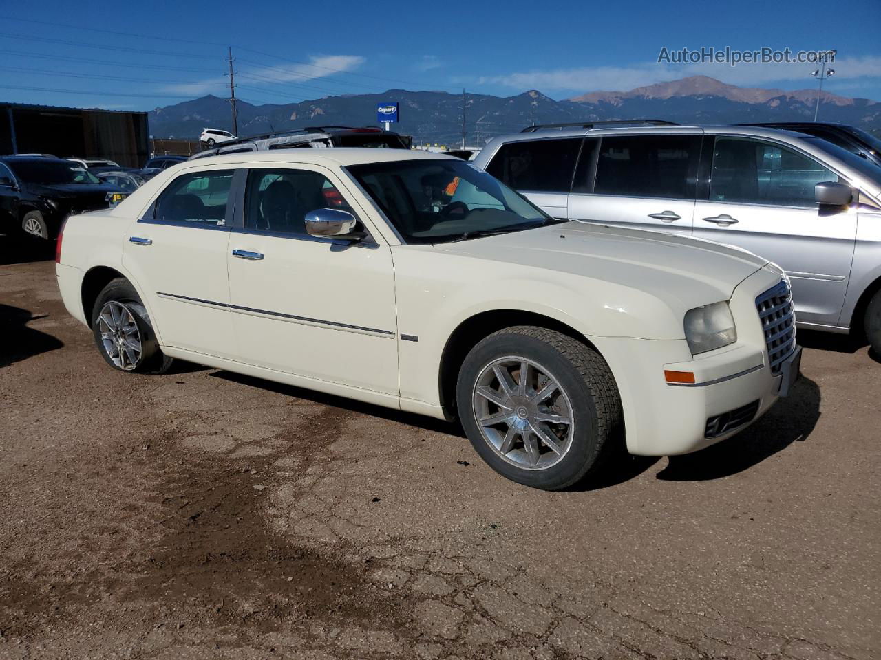 2010 Chrysler 300 Touring Cream vin: 2C3CK5CVXAH118537